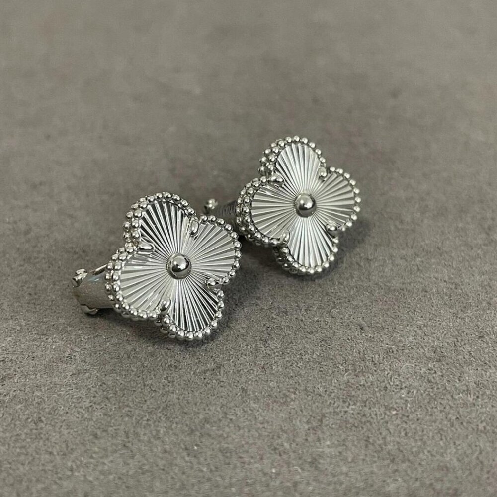 ✨Van Cleef & Arpels earrings✨